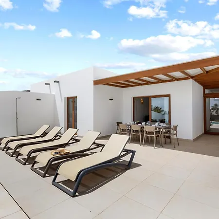 Altos Famara 11a By Escape بلايا بلانكا